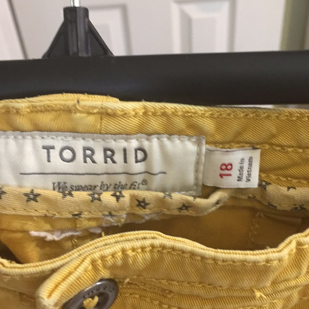 Torrid 18 shorts mustard color military style